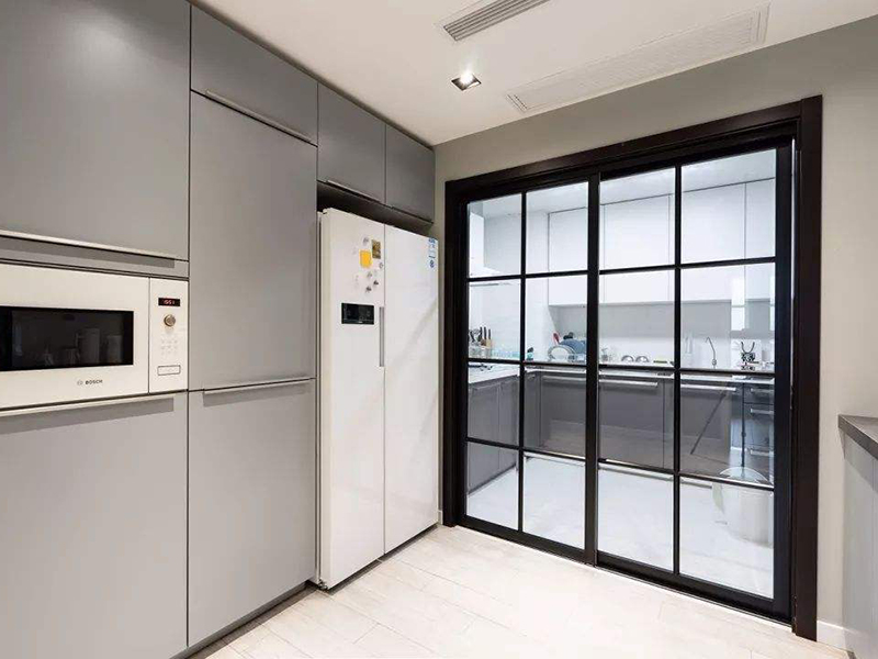 廚房移門款式繁多尺寸復(fù)雜，如何挑選有訣竅，盯準(zhǔn)價格避免上當(dāng)